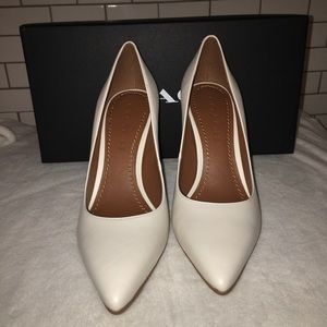PRICE DROP! 👏🏼 Coach - White soft pointed heels